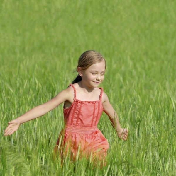 Girl-In-Field-e1556846480803-1021x1024